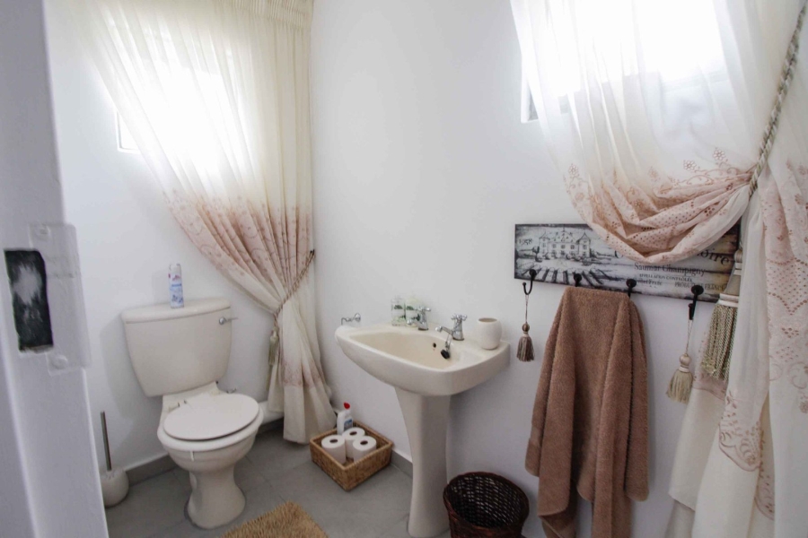 3 Bedroom Property for Sale in Wavecrest Eastern Cape
